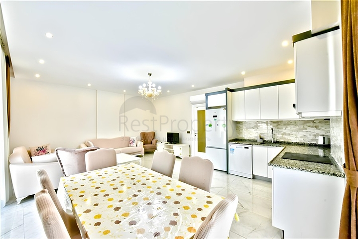 2+1 Apartment in Alanya Center – Sea View & Hotel-Style Complex