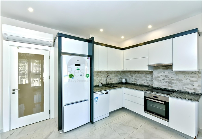 2+1 Apartment in Alanya Center – Sea View & Hotel-Style Complex