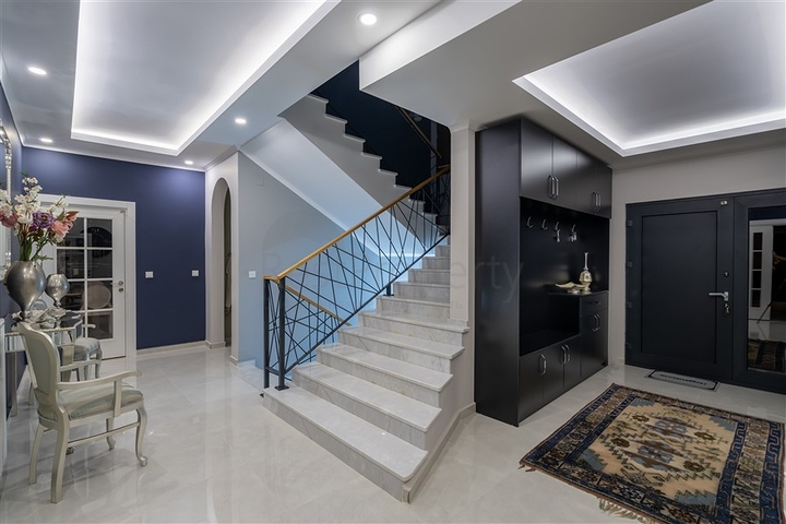 Luxury Sea View Villa in Alanya Center – Private Pool & Garden