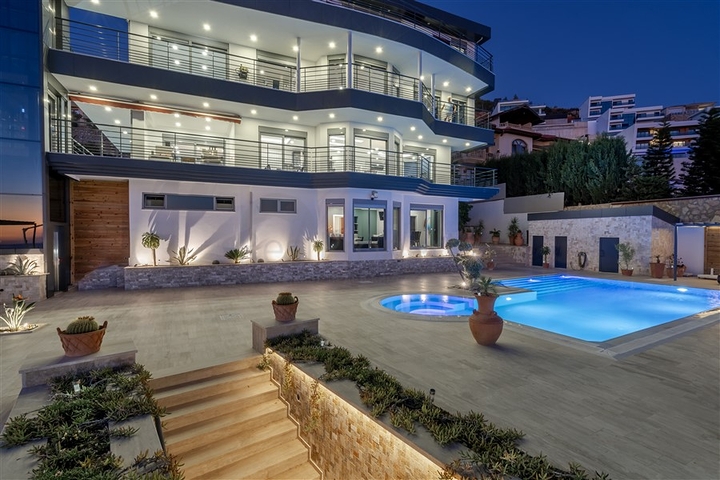 Luxury Sea View Villa in Alanya Center – Private Pool & Garden