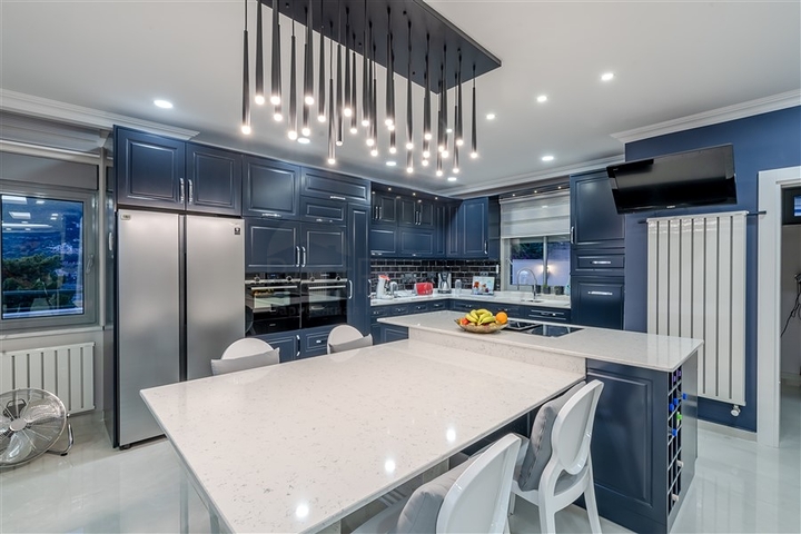 Luxury Sea View Villa in Alanya Center – Private Pool & Garden