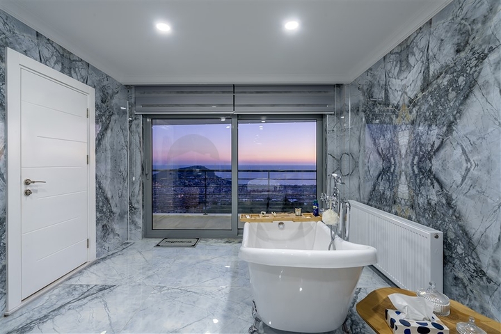 Luxury Sea View Villa in Alanya Center – Private Pool & Garden