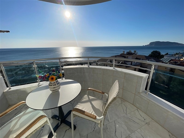 Seafront 2+1 Apartment in Tosmur, Alanya – Panoramic Sea View