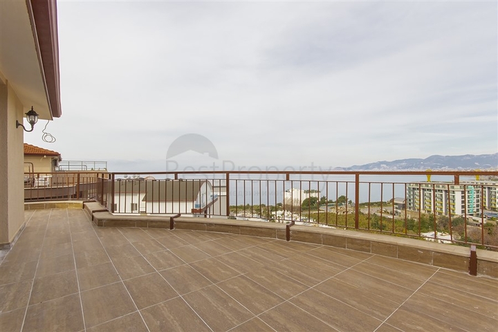 3+1 penthouse with sea view