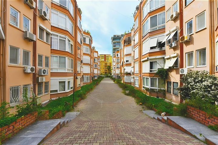 Furnished 2+1 Apartment in Mahmutlar, 500 m from the Beach