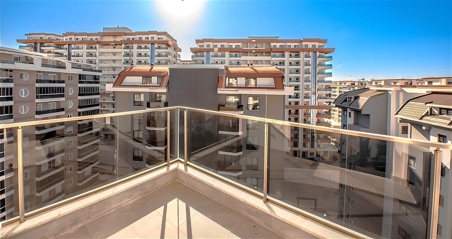 1+1 apartment in a new residential complex in Mahmutlar district at a bargain price 