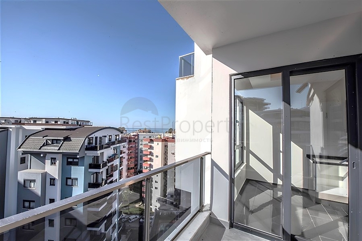 1+1 apartment in a new residential complex in Mahmutlar district at a bargain price 