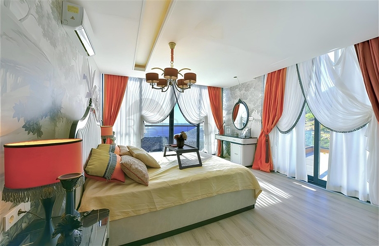 Vida 5+1 with sea view in the center of Alanya