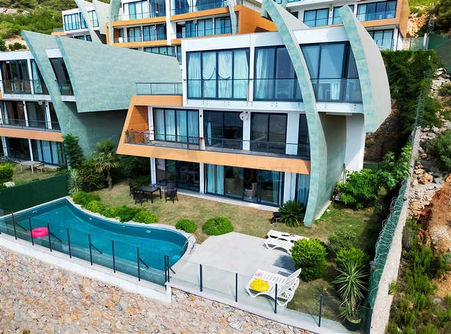 Vida 5+1 with sea view in the center of Alanya