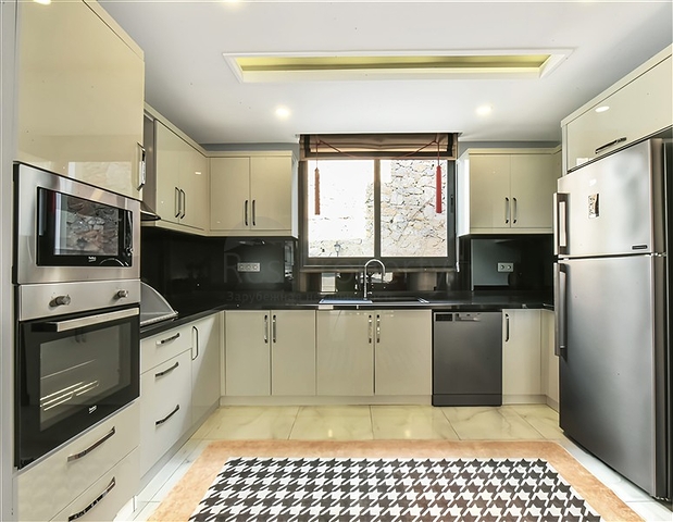 Vida 5+1 with sea view in the center of Alanya