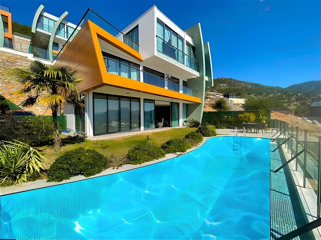 Vida 5+1 with sea view in the center of Alanya