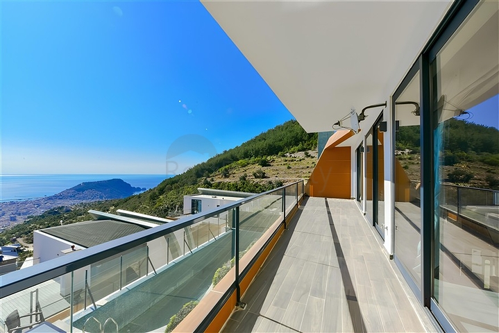 Vida 5+1 with sea view in the center of Alanya