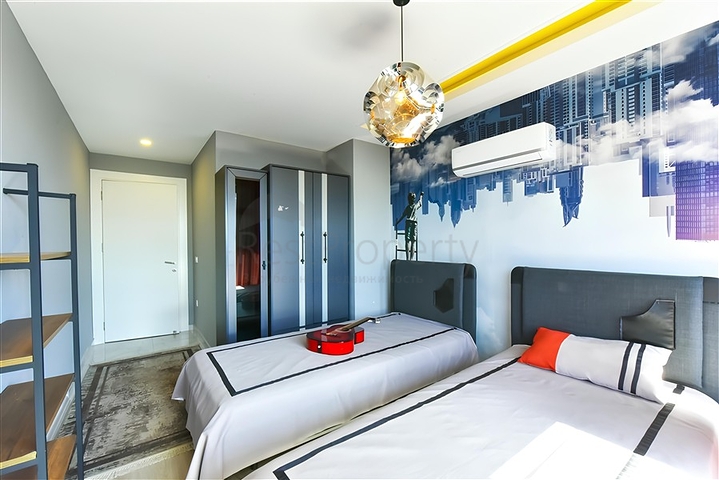 Vida 5+1 with sea view in the center of Alanya