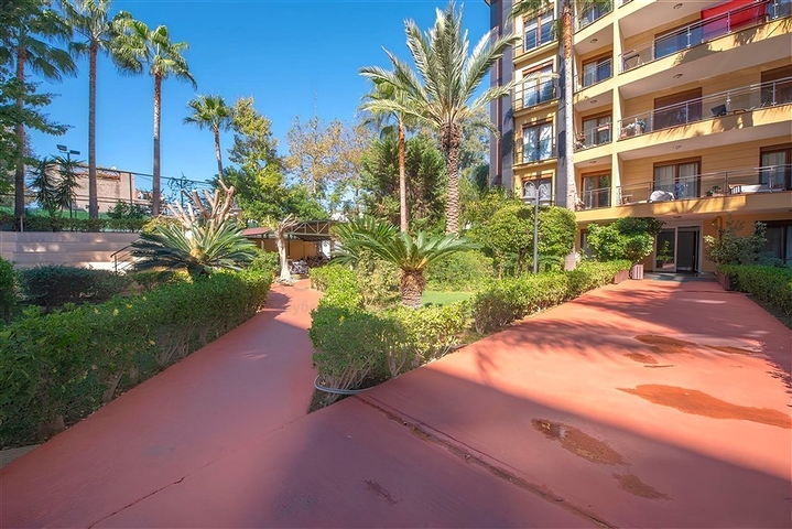 Sea-Front 3+1 Apartment in Central Alanya with Private Beach Access