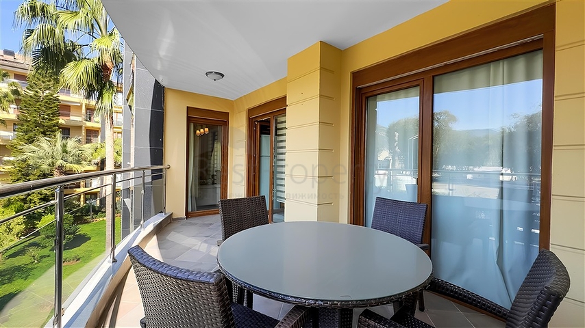 Sea-Front 3+1 Apartment in Central Alanya with Private Beach Access