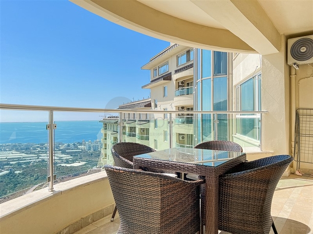 2+1 apartment in a house with hotel infrastructure in Kargicak district