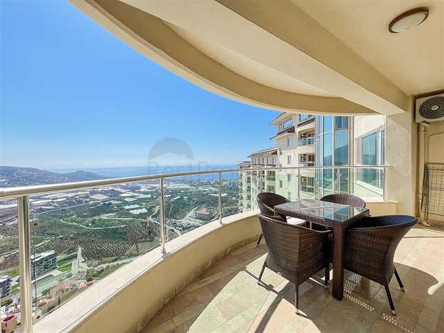 2+1 apartment in a house with hotel infrastructure in Kargicak district