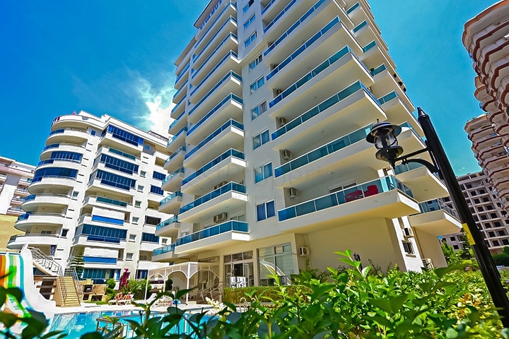 Furnished 2+1 Penthouse in Mahmutlar with Indoor & Outdoor Pools