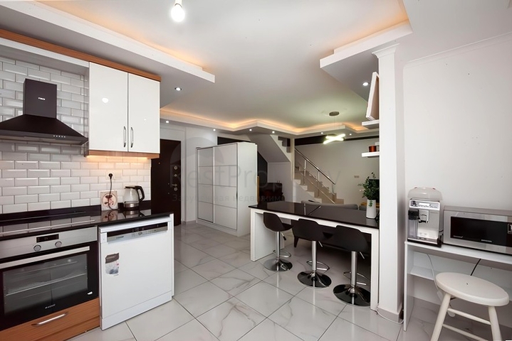 Furnished 2+1 Penthouse in Mahmutlar with Indoor & Outdoor Pools