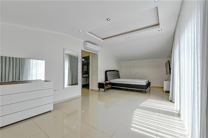 Luxury apartment with sea view and full infrastructure in the heart of Konakli 