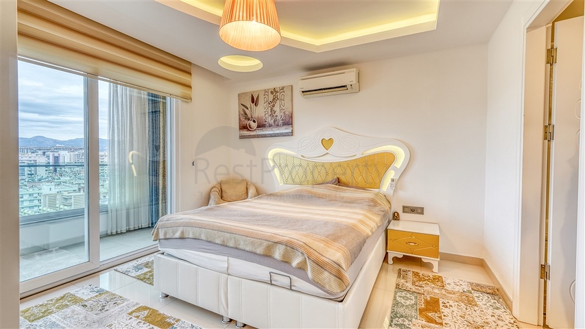 Spacious 3+1 penthouse in Mahmutlar