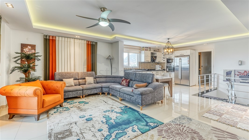 Spacious 3+1 penthouse in Mahmutlar