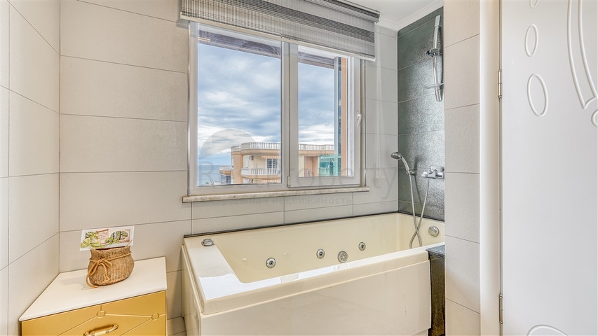 Spacious 3+1 penthouse in Mahmutlar