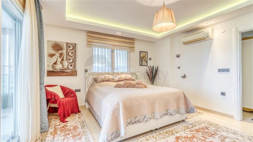 Spacious 3+1 penthouse in Mahmutlar