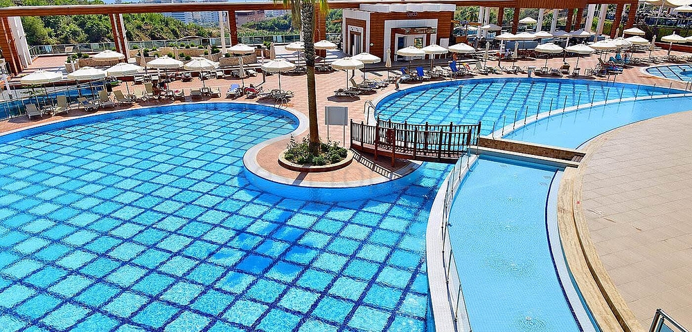 Furnished 1+1 Apartment in Mahmutlar, Alanya with Resort Facilities