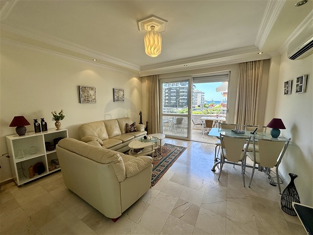 Spacious 2+1 Apartment in Oba Alanya – 200 m from the Sea