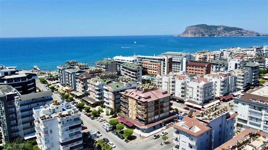 Spacious 2+1 Apartment in Oba Alanya – 200 m from the Sea