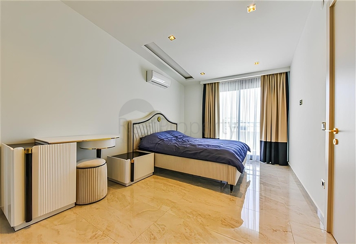 4+1 penthouse in the center of Alanya, 150 m from the sea