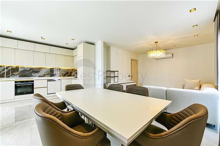 4+1 penthouse in the center of Alanya, 150 m from the sea