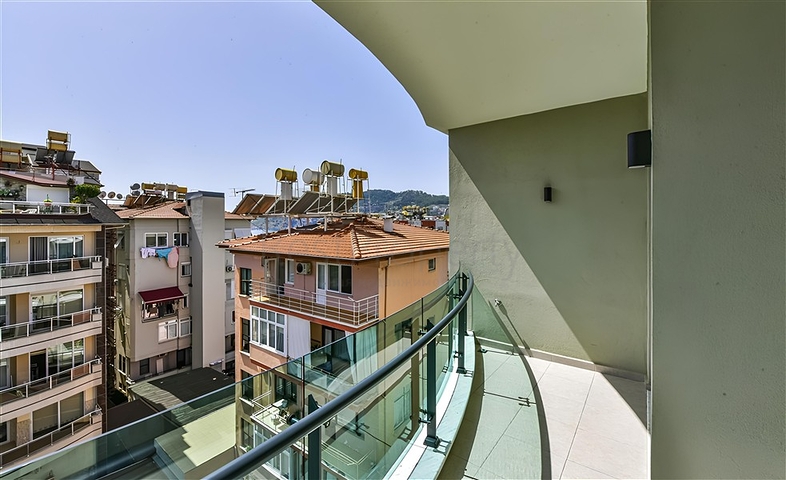 4+1 penthouse in the center of Alanya, 150 m from the sea