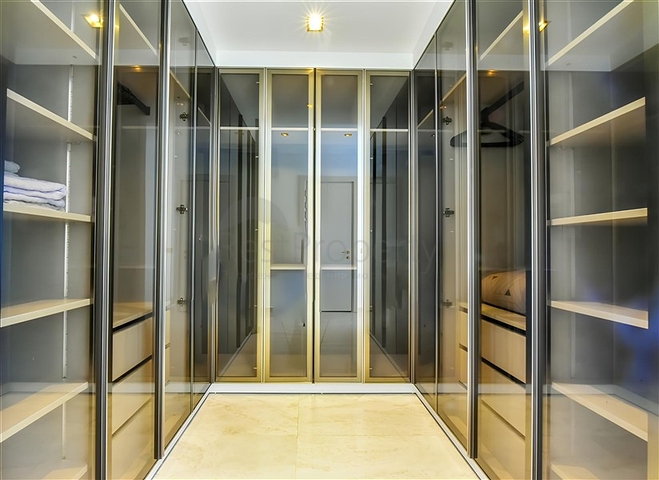 4+1 penthouse in the center of Alanya, 150 m from the sea