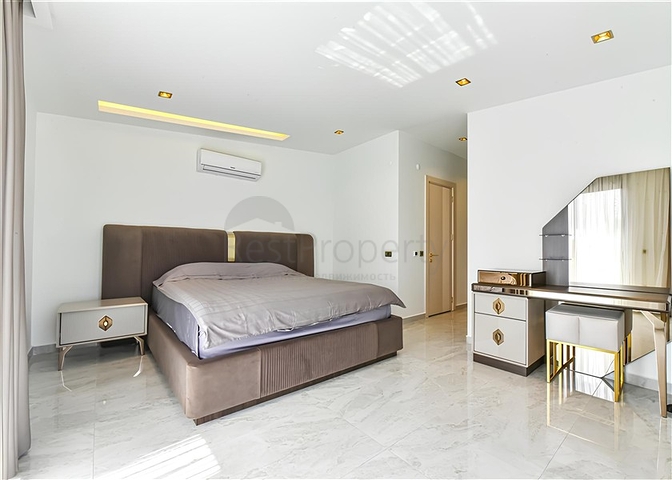 4+1 penthouse in the center of Alanya, 150 m from the sea