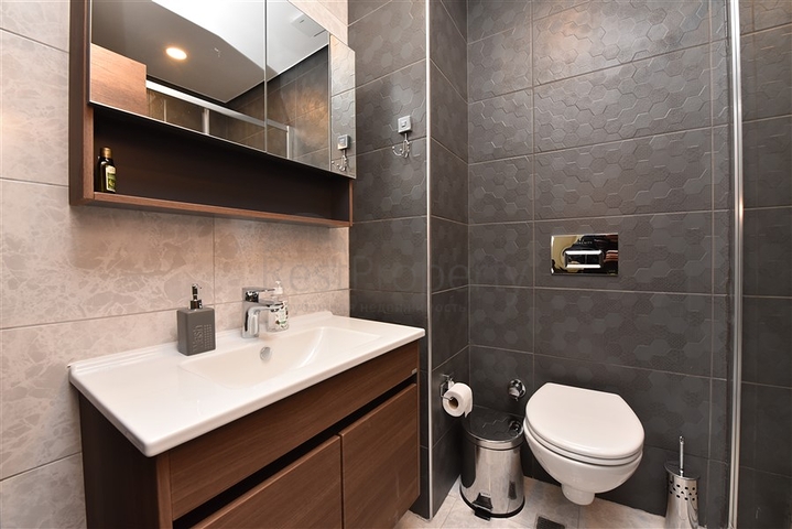 One-bedroom apartment with panoramic mountain views 