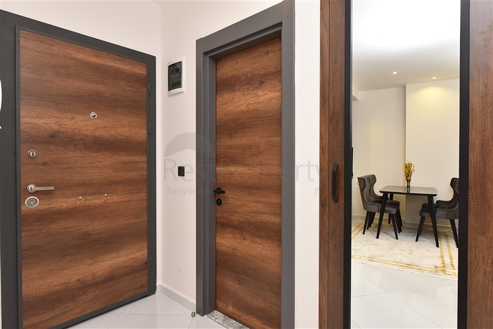 One-bedroom apartment with panoramic mountain views 