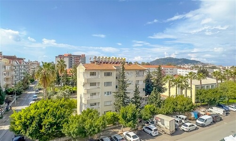 3+1 apartment 200 m from the sea in the center of Alanya