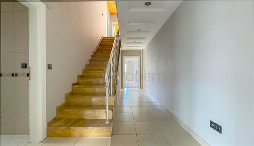 3+1 apartment 200 m from the sea in the center of Alanya