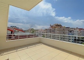 3+1 apartment 200 m from the sea in the center of Alanya