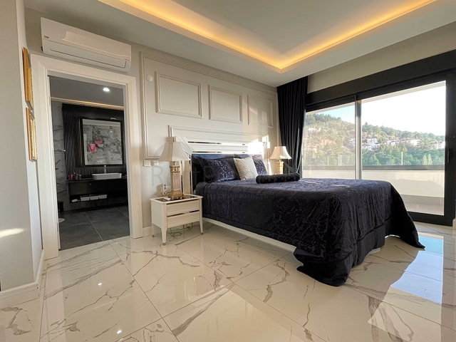 Luxury Furnished Villa in Bektas, Alanya with Panoramic Sea & Castle Views
