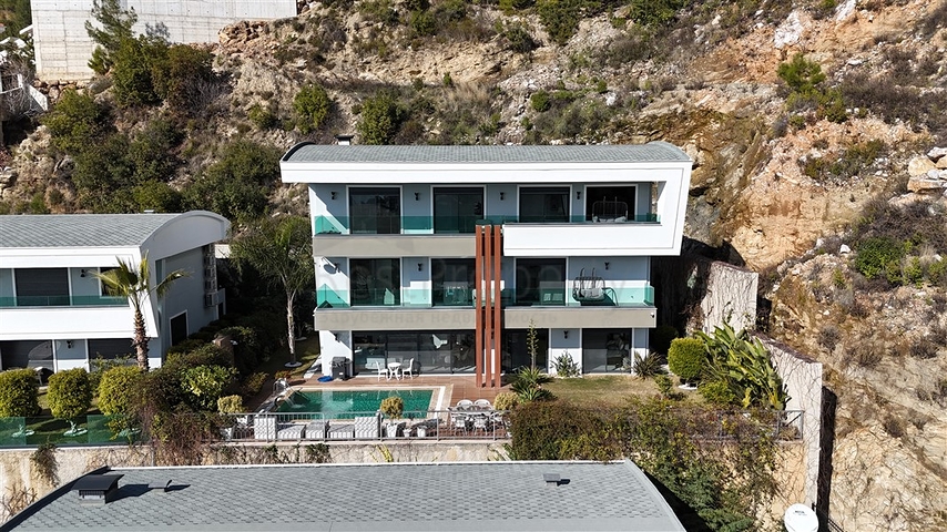 Luxury Furnished Villa in Bektas, Alanya with Panoramic Sea & Castle Views