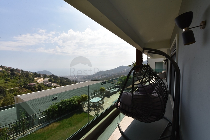 Luxury Furnished Villa in Bektas, Alanya with Panoramic Sea & Castle Views