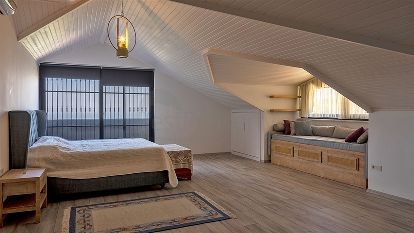 Fully Furnished 4+1 Villa in Alanya with Private Garden & Pool – 250 m²