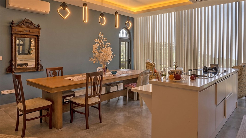 4+1 villa for sale in Alanya by the sea | Finished house with furniture