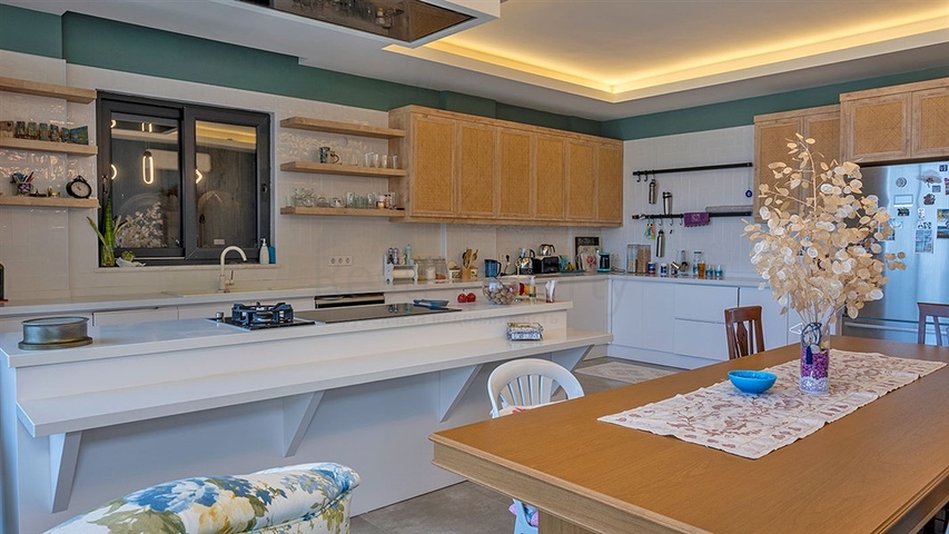 4+1 villa for sale in Alanya by the sea | Finished house with furniture