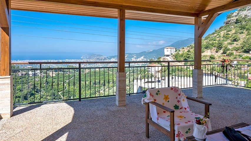 Fully Furnished 4+1 Villa in Alanya with Private Garden & Pool – 250 m²