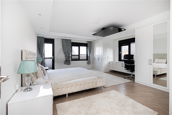 Luxury 5-Bedroom Villa in Kargicak, Alanya | 400 m² Sea-View Home