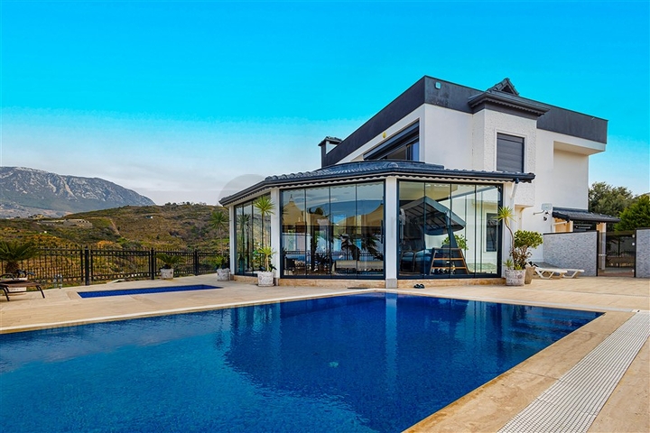 Luxury 5-Bedroom Villa in Kargicak, Alanya | 400 m² Sea-View Home